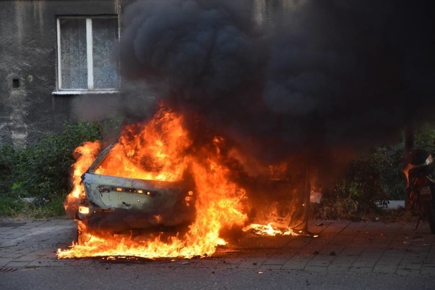 Pożar auta w Boguszowicach. Ucierpiało 3-letnie dziecko