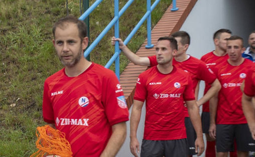 Piłkarze GKS Nowiny sportowo są gotowi do walki o awans.