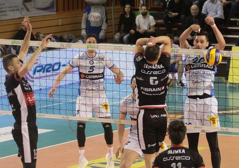 Asseco Resovia przegrywa w Radomiu z Cerrad Carnymi 0:3. Słaby mecz naszej drużyny. Dobra gra i zasłużona radość gospodarzy