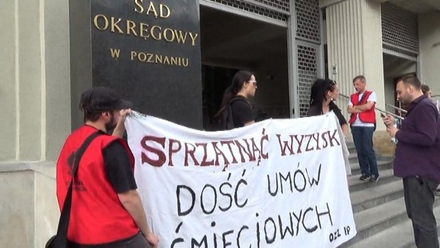 Protest sprzątaczek przed sądem. Nie dostały pensji