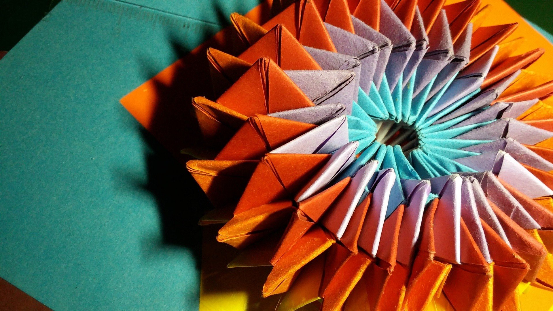 Origami - sztuka składania papieru. Czego uczy? Jak wpływa na rozwój