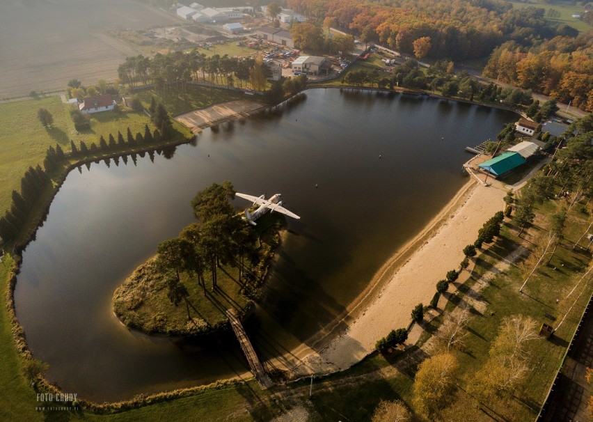 Samolot Antonow An-24 w ośrodku wypoczynkowym Anpol w Starym...