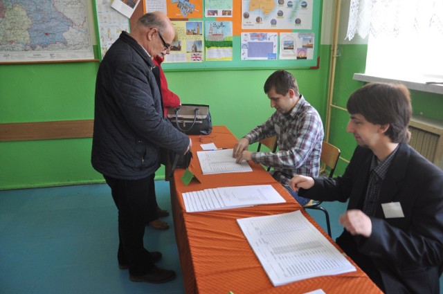 Głosowanie w SP1 w Szczecinku.