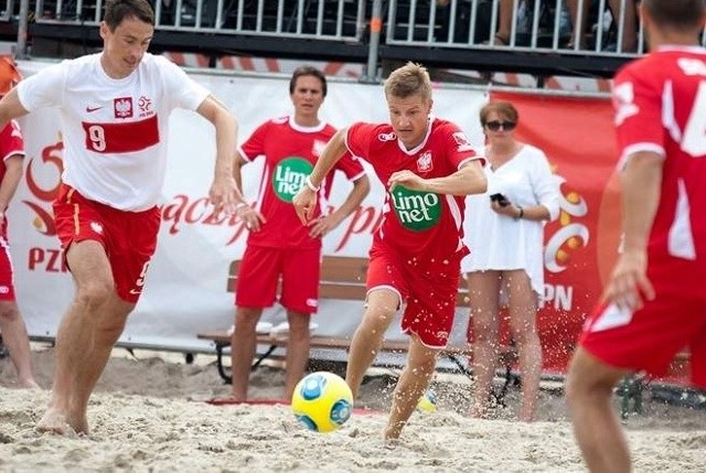 Gwiazdy w Ustce zagrały w beach soccera