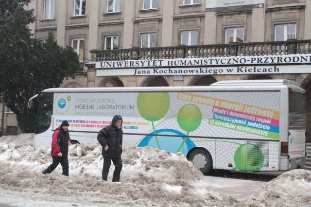 Atomowy Autobus zatrzymał się przy ulicy Żeromskiego 5.