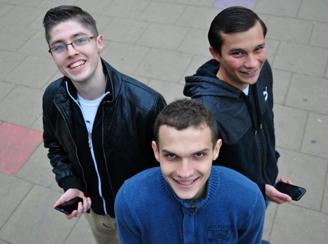 Przebojowi lublinianie - twórcy unikatowej aplikacji. Od lewej: Patryk Szałachwij, Bartłomiej Noga oraz Adrian Bujak