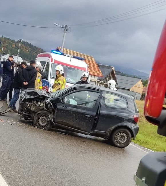 Spisz. Czołowe zderzenie w Niedzicy. Jeden z kierowców był pijany ZDJĘCIA