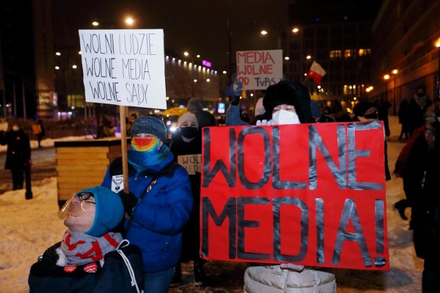 10.02.2021 warszawa media bez wyboru - protest mediow n/z protest w obronie wolnych mediow przed siedzibatvp fot. adam jankowski / polska press