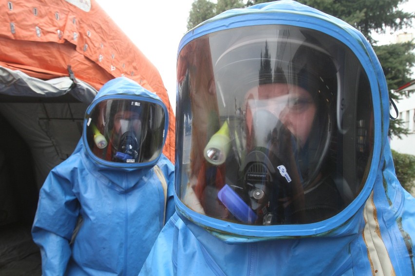 W Pyrzowicach służby gotowe są na  starcie z ebolą. Gorzej z podróżnymi [ZDJĘCIA]