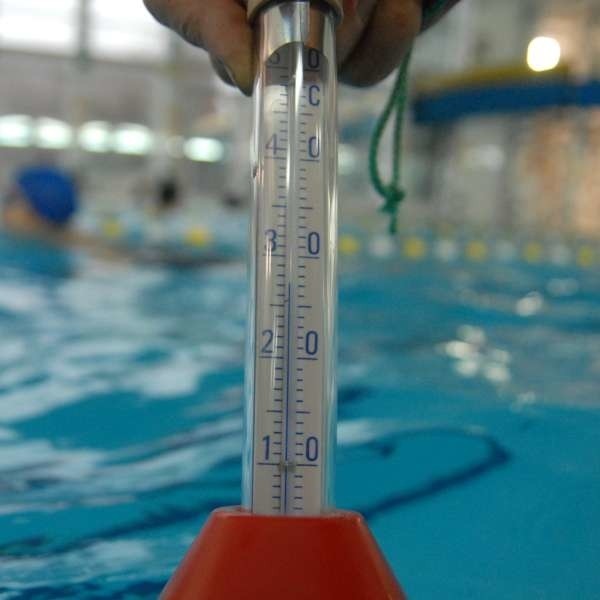 Na basen można przyjść nawet ze swoim termometrem.