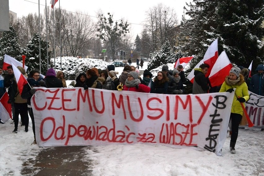 Radni powiatu bielskiego zdecydowali o przeniesieniu ZS...