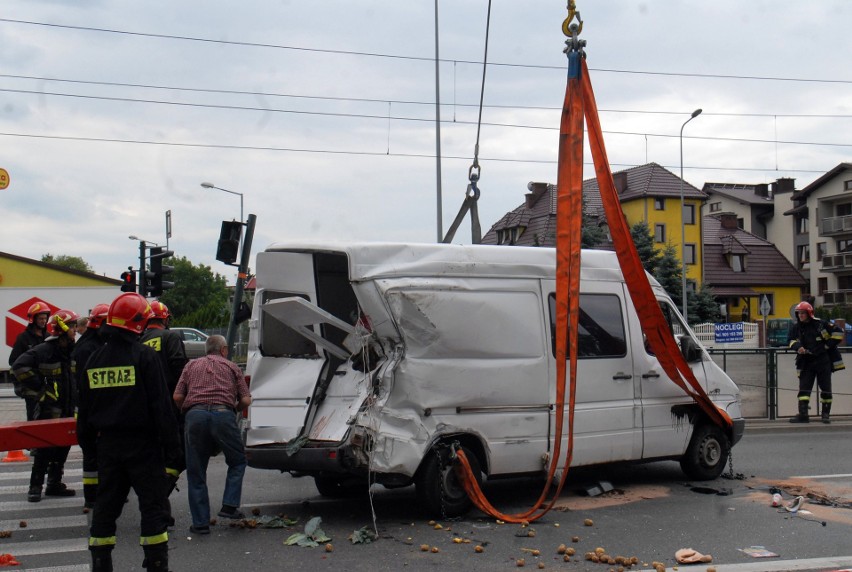 Kraków. Poważny wypadek na ul. Lipskiej [ZDJĘCIA]