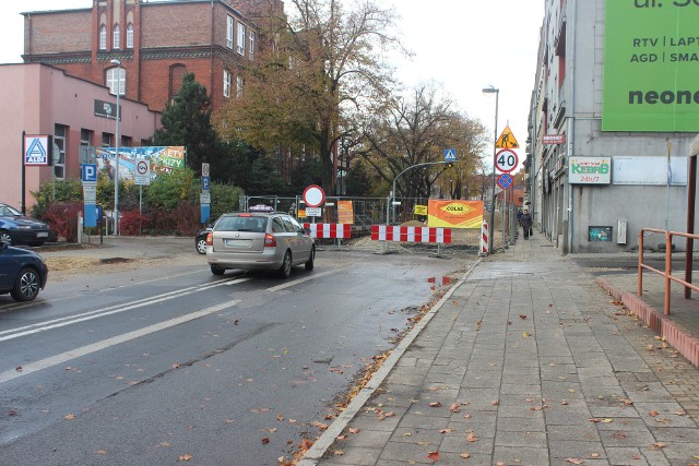 Remont ul. Sobieskiego w Tarnowskich Górach trwa. Zamknięto dla ruchu kolejny odcinek. Zobacz zdjęcia >>>