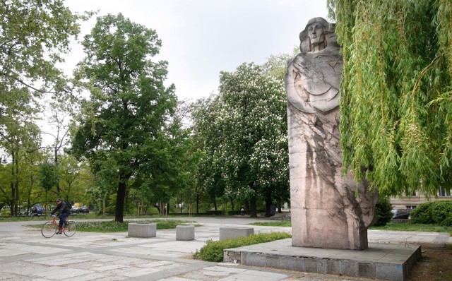 Pomnik Mikołaja Kopernika przy ul. Piotra Skargi we Wrocławiu.