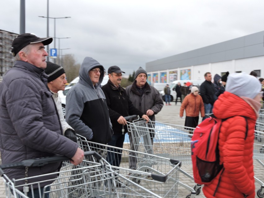 Otwarcie drugiego Lidla w Ostrołęce. Klienci kupowali wiertarki, kołdry i roboty kuchenne