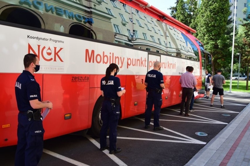 Policjanci z całego Podkarpacia w ramach akcji oddali blisko 14 litrów krwi! (ZDJĘCIA) 