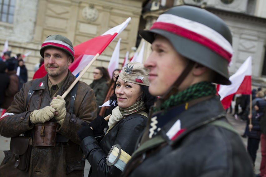 Kraków. Pochód patriotyczny z Wawelu na Rynek [ZDJĘCIA]