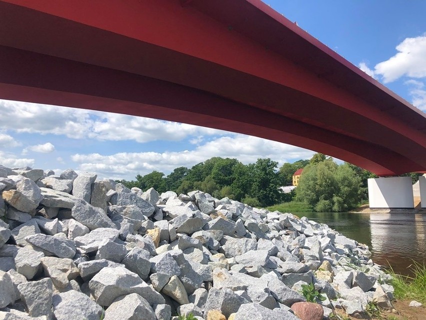 Czerwony most powstał na Odrze, gdy powstawał 18-kilometrowy...