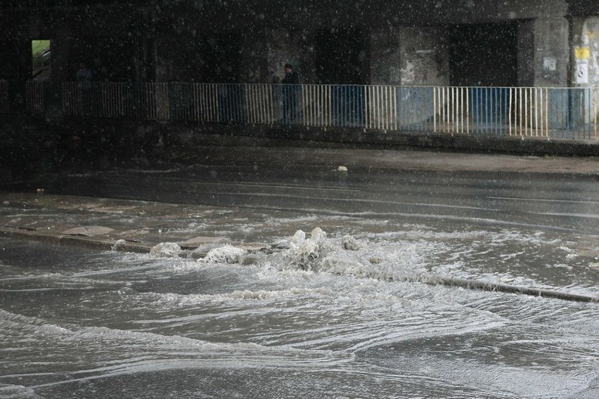 Nawałnica nad Słupskiem. Ulice w mieście zalane