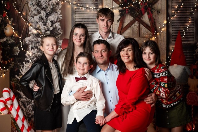 Agnieszka Kobylarz z mężem i pięciorgiem dzieci. Zobacz więcej zdjęć na kolejnych slajdach