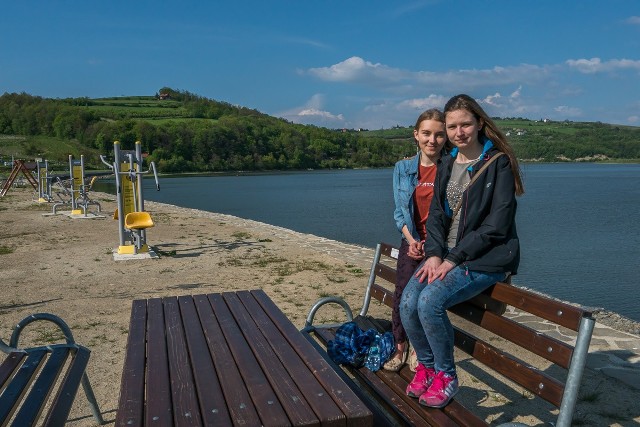 Monika Kościelniak i Marcelina Koncewicz wierzą że już wkrótce nad jeziorem będzie więcej atrakcji.