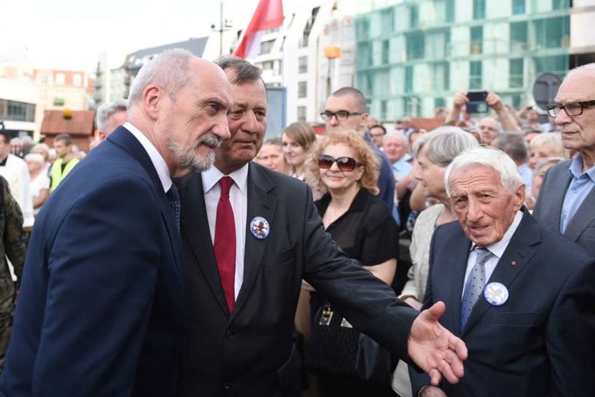 Poświęcenie figury Chrystusa. Antoni Macierewicz w Poznaniu