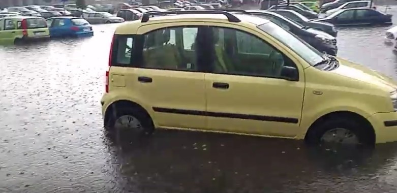 Na parkingu przed centrum handlowym M1 w Czeladzi powstało...