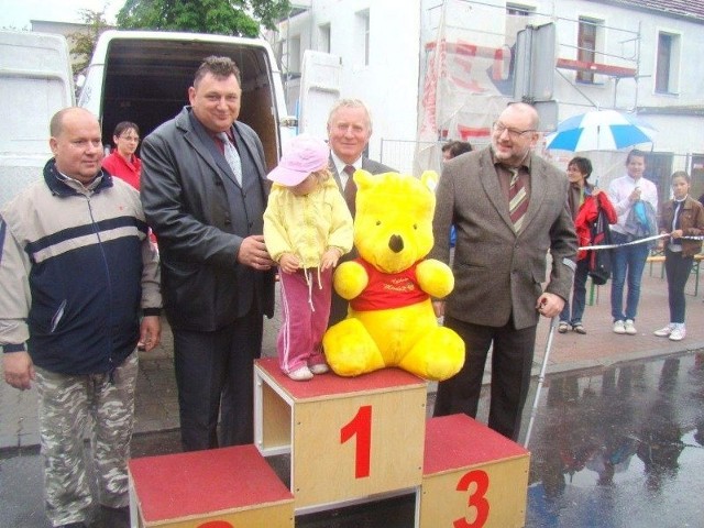 Na biegach o puchar burmistrza... nie mogło zabraknąć burmistrza Antoniego Nawrockiego