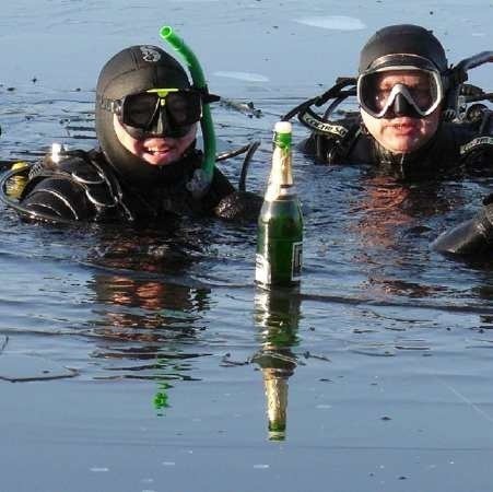 Od 2001 r. nurkowie z powiatu spotykają się pod koniec grudnia w swojej bazie Głębokiem i podczas nurkowania w jeziorze wznoszą noworoczne toasty.