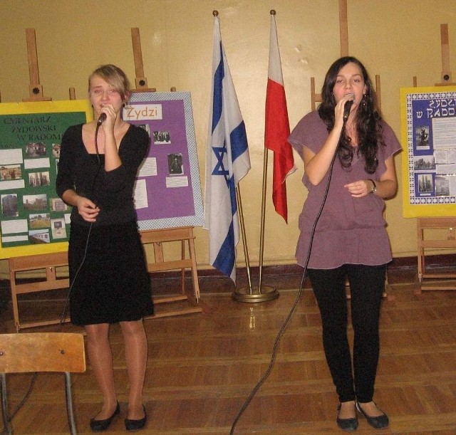 Piosenki żydowskie śpiewały: Emilia Tyczyńska i Ania Lipińska.