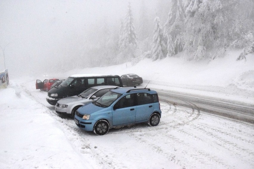 Przełęcz Salmopolska, parking przy stacji narciarskiej Biały...