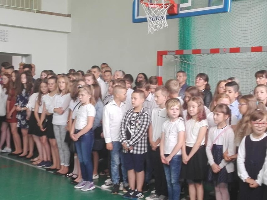 Gmina Gielniów. Uczniowie z Rozwad powrócili w szkolne mury