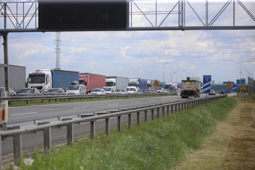 Uwaga. Autostrada A1 zablokowana 01.09.20 W wyniku zderzenia...