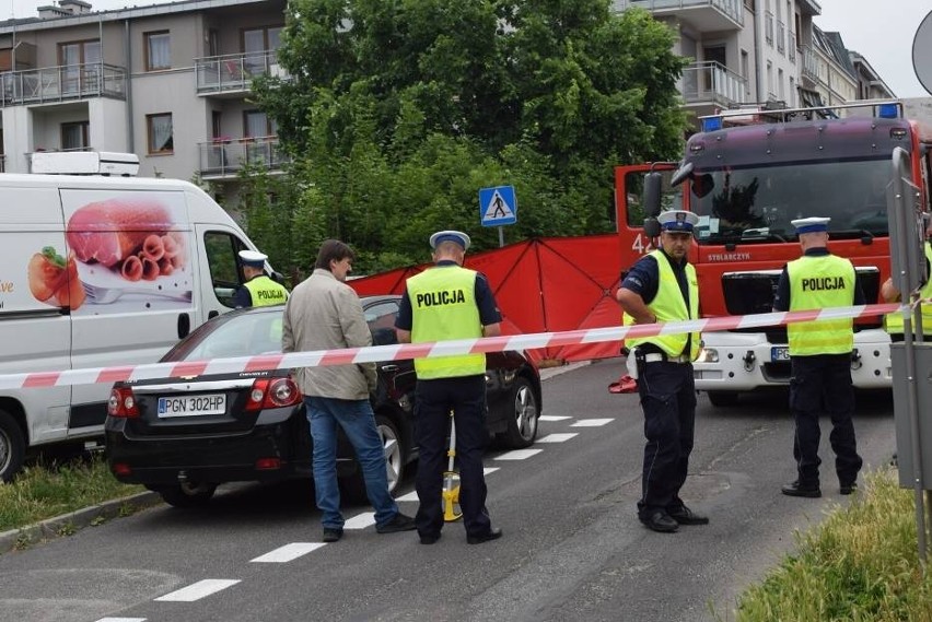 Kierowca busa dostawczego zginął pod kołami swojego...