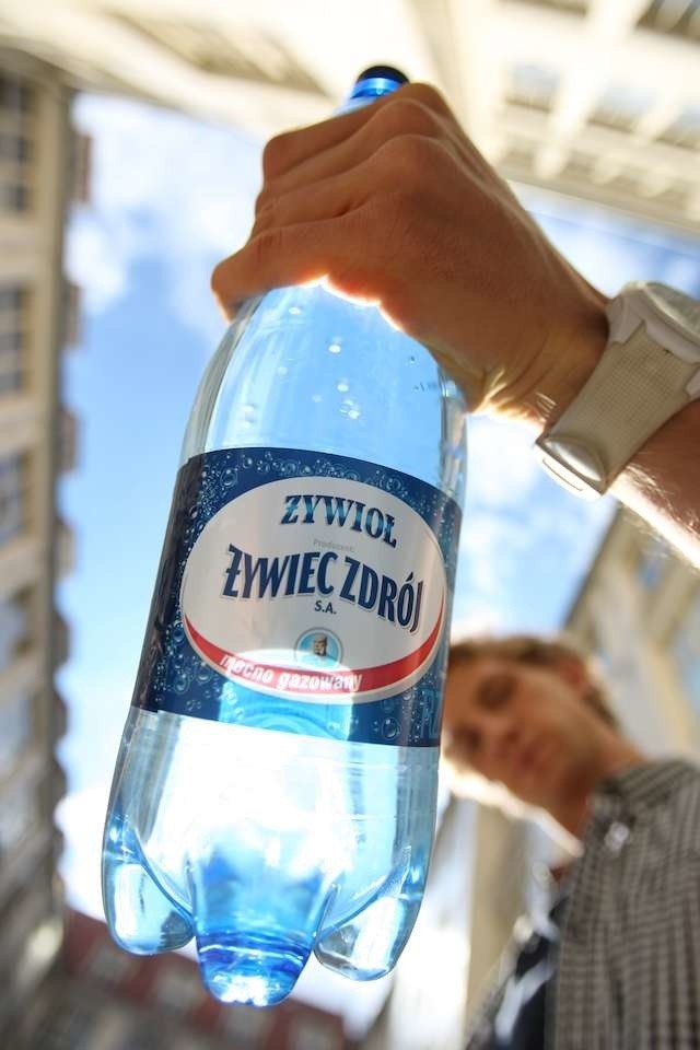 Butelka wody "Żywioł Żywiec Zdrój". 