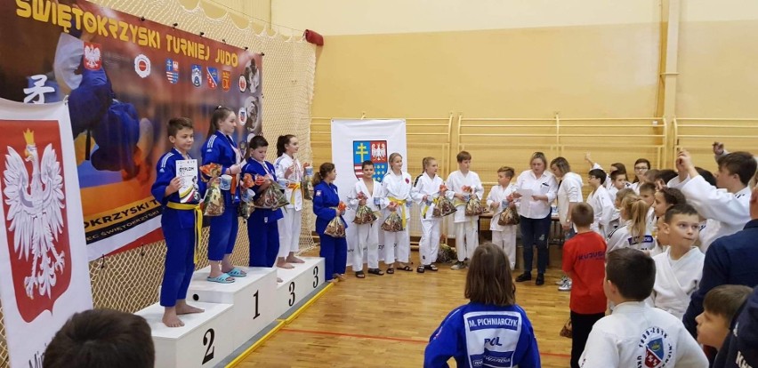 Medale Akademii Judo Rzeszów i Millenium Rzeszów na zawodach w Kielcach. W turnieju wystartowało 220 dzieci z 21 klubów [ZDJĘCIA]