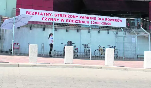 Parking dla rowerzystów w Porcie Łódź jest strzeżony i darmowy.