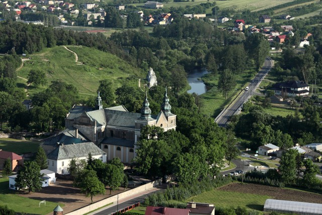 Trasę wytyczono m.in. pod klasztorem w Mstowie
