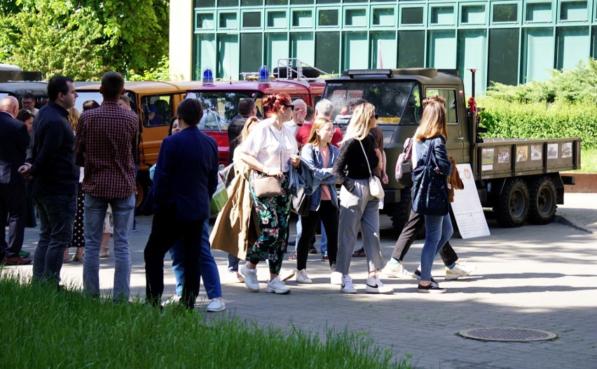 Na parkingu przed Wydziałem Historii i Archeologii UMCS...