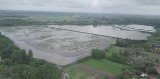 Po ulewach najgorsza sytuacja w gminie Wadowice Górne. Przerwany wał, zalane gospodarstwa, drogi [WIDEO Z DRONA]