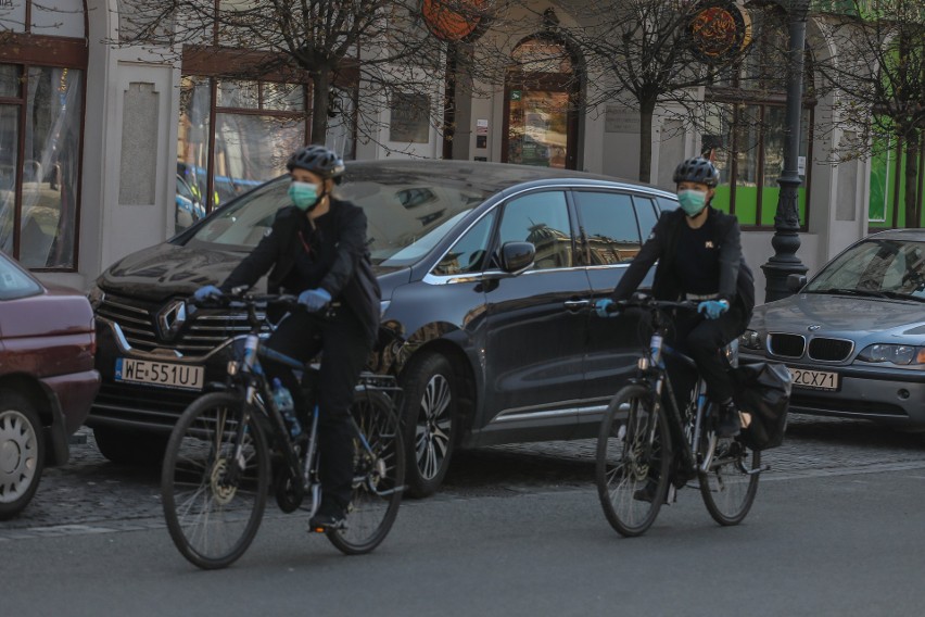 Krakowscy przedsiębiorcy protestowali w samochodach. Interweniowała policja. Posypały się mandaty [ZDJĘCIA]