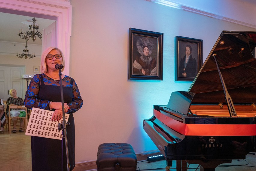 Muzeum w Przysusze wzbogaciło się o nowy fortepian, był już pierwszy koncert