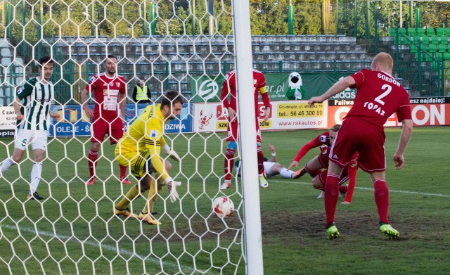 Nice 1 Liga. Olimpia Grudziądz zakończyła serię siedmiu meczów bez wygranej. Podopieczni Dariusza Kubickiego przed własną publicznością pewnie pokonali Pogoń Siedlce 4:2. Mimo wygranej zespół z Grudziądzu pozostaje w strefie spadkowej.