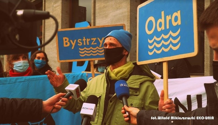 Krzyczą: Stop dla niszczenia Odry! Protest w centrum Wrocławia