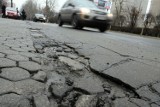 Kraków. Kierowcy coraz rzadziej niszczą auta na dziurach