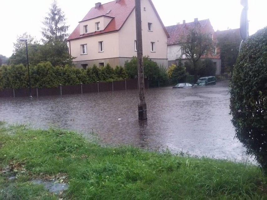 Oberwanie chmury w Zabrzu. Po burzy ulice to rwące rzeki....