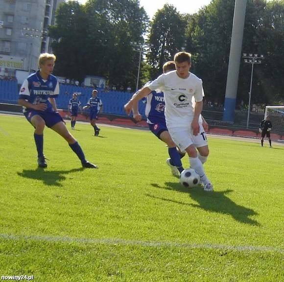 Juniorzy starsi Stali Rzeszów (niebieskie stroje) rozbiła przemyską Polonię aż 10-0.