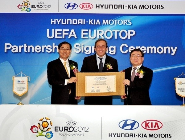 Podpisanie umowy Kia-UEFA.
