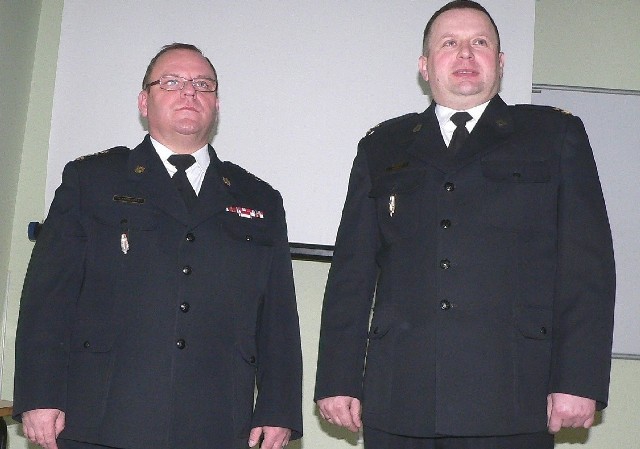 Buski komendant powiatowy straży pożarnej Kazimierz Ścibiło (z prawej) zaprosił na naradę roczną komendanta wojewódzkiego Zbigniewa Muszczaka.