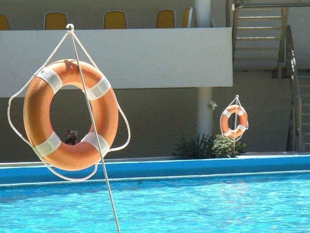 Ośrodek sportu nie zatrudnia już w pływalni ratowników.